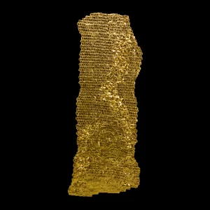 Estela 50, 2013. 175×70 cm; lino, gesso, acrílico y hoja de oro.