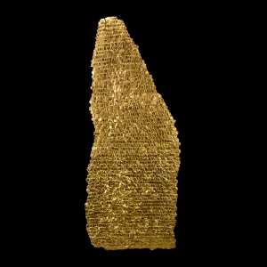 Estela 53, 2013. 160×70 cm; lino, gesso, acrílico y hoja de oro.